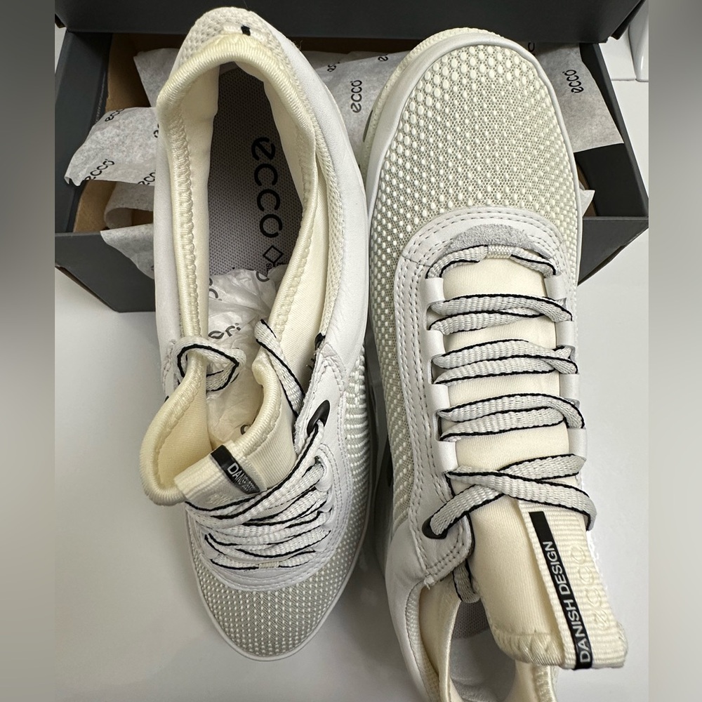 WOMEN’S NEW! ECCO SNEAKERS White EU 40 US 9-9 1/2